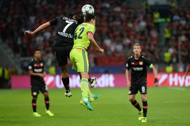 Kopfball Javier Hernandez (Bayer Leverkusen) gegen Georgi Schennikov (ZSKA Moskau) Leverkusen, Deutschland, 14.09.2016 - Fussball, Championsleague, Bayer Leverkusen - ZSKA Moskau, Fussball, Championsleague, Bayer Leverkusen - ZSKA Moskau, xklx