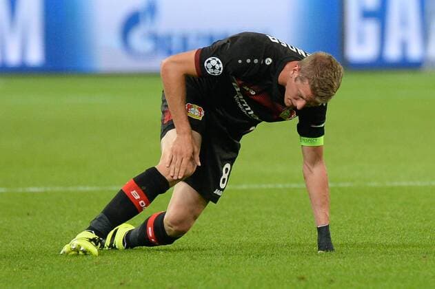 Bilder des Tages - SPORT Lars Bender (Bayer Leverkusen) nach Zweikampf mit Schmerzen am Boden Leverkusen, Deutschland, 14.09.2016 - Fussball, Championsleague, Bayer Leverkusen - ZSKA Moskau, Fussball, Championsleague, Bayer Leverkusen - ZSKA Moskau, xklx