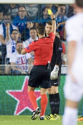 Club s goalkeeper Ludovic Butelle receives a yellow card from referee Anastasios Tasos Sidiropoulos during a game of the first day of the group stage of the UEFA Champions League competition between Belgian first division soccer team Club Brugge KV and English club Leicester City F.C. in the group G in Brugge, Wednesday 14 September 2016. JASPERxJACOBS  x04931901x
