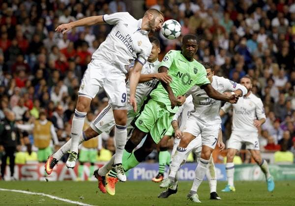 Real Madrid s French striker Karim Benzema (L) goes for a header against Sporting Portugal s William Silva de Carvalho during their UEFA Champions League 1st journey match at Santiago Bernabeu Stadium in Madrid, Spain, 14 September 2016. REAL MADRID VS. SPORTING PORTUGAL !ACHTUNG: NUR REDAKTIONELLE NUTZUNG!  MAD001 20160914-636094885257764134