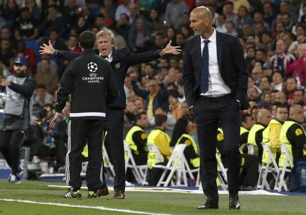 Fußball, CL, Real Madrid - Sporting Lissabon, Jorge Jesus wird auf die Tribüne geschickt Sporting Portugal s coach Jorge Jesus (C) reacts during the team s UEFA Champions League 1st journey match against Real Madrid at Santiago Bernabeu Stadium in Madrid, Spain, 14 September 2016. REAL MADRID VS. SPORTING PORTUGAL !ACHTUNG: NUR REDAKTIONELLE NUTZUNG!  MAD001 20160914-636094893555796596