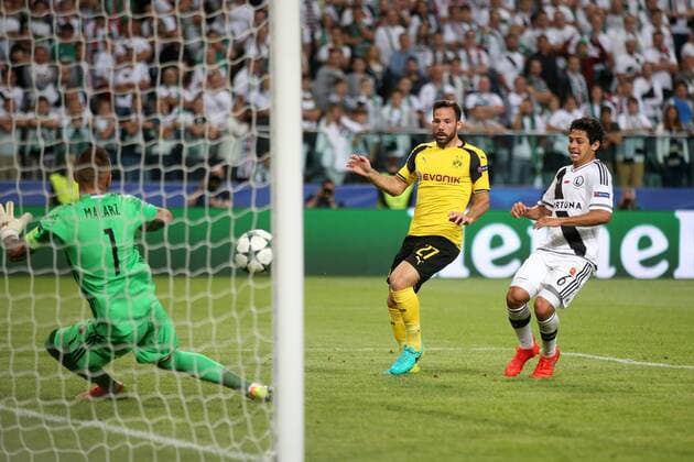 Fußball, CL, Legia Warschau - Borussia Dortmund FOOTBALL 2016 2017 CHAMPIONS LEAGUE: LEGIA WARSZAWA - BVB BORUSSIA DORTMUND ARKADIUSZ MALARZ GONZALO CASTRO GUILHERME  160914PYK0134