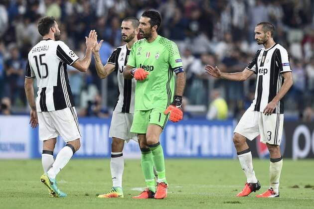 Fußball, CL, Juventus Turin - FC Sevilla Db Torino 14 09 2016 - Champions League Juventus Turin vs. FC Sevilla: Gianluigi Buffon-Andrea Barzagli-Leonardo Bonucci-Giorgio Chiellini 