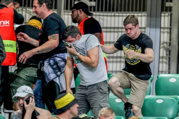 14.09.2016 Fussball, Champions League, Borussia Dortmund: Einsatz von Reizgas gegen Fans  20160914FNDN031