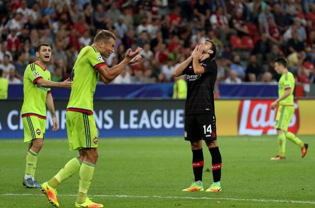 14.09.2016 - Admir Mehmedi (Bayer 04 Leverkusen) ärgert sich über die verpatzte Torchance beim Champions League Gruppenspiel (Saison 2016 17) Bayer Leverkusen - ZSKA Moskau. Â