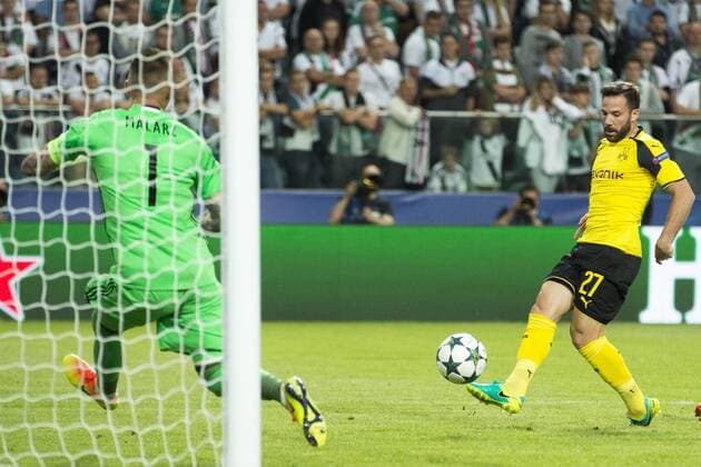 Fußball, CL, Legia Warschau - Borussia Dortmund CL 2016 17 Legia vs Borussia Champions League group stage - Legia Warszawa vs. Borussia Dortmund on September 14, 2016 in Warsaw, Poland. In the picture: bramkarz Arkadiusz Malarz goalkeeper, Gonzalo Castro gol 0:5  EN_01224542_0177