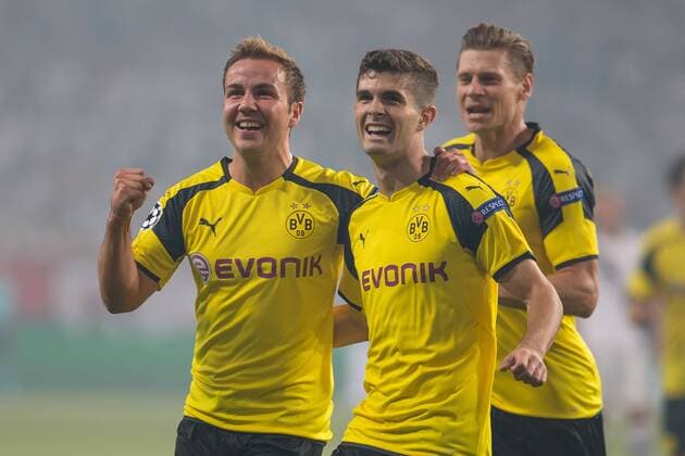 FuÃŸball, CL, Legia Warschau - Borussia Dortmund 14.09.2016. Warsaw, Poland, UEFA Champions League football. Legia Warsaw versus Borrusia Dortmund. Mario Goetze Gotze (Borussia Dortmund), Christian Pulisic (Borussia Dortmund), Lukasz Piszczek (Borussia Dortmund) celebrate their goal xLukaszxSkwiotx  ActionPlus11789680