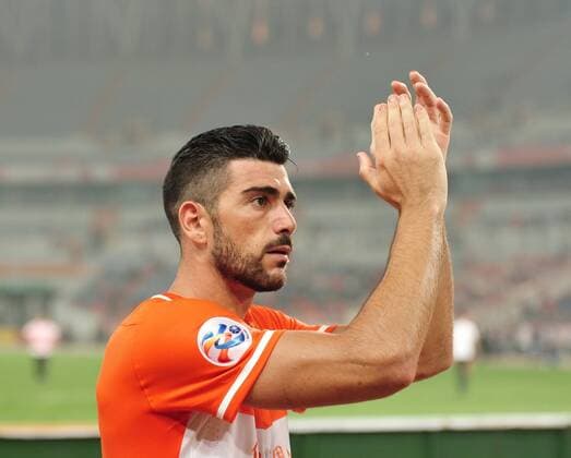 Fußball, AFC Champions League, Shandong Luneng FC - FC Seoul Graziano Pelle of China s Shandong Luneng Taishan F.C. reacts after being defeated by South Korea s FC Seoul in their second quarter-final match of the 2016 AFC Champions League in Jinan city, east China s Shandong province, 14 September 2016. FC Seoul sent Felix Magath s Shandong Luneng crashing out of the AFC Champions League and ended Chinese interest in the competition as they powered into the semi-finals on Wednesday (14 September 2016). Substitute Yun Ju-Tae provided the coup de grace on 83 minutes, sealing a 1-1 draw in the second leg after Walter Montillo s opener on 59 minutes had raised hopes among Shandong s home fans. After Seoul won the first leg 3-1, they ran out 4-2 aggregate winners and completed another Korean victory over Chinese opposition after Jeonbuk Hyundai Motors thrashed Shanghai SIPG 5-0 on Tuesday. The result also denies China a third Champions League title in four seasons, after Guangzhou Evergrande won in 2013 and 2015, despite Chinese clubs large-scale spending spree on players and coaches this year. Magath s Shandong crash out of AFC Champions League  20160914_14337