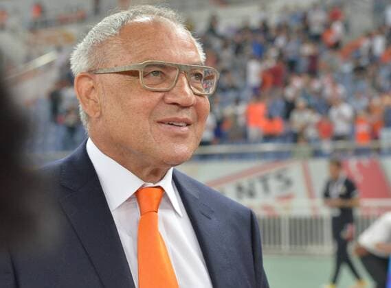 Fußball, AFC Champions League, Shandong Luneng FC - FC Seoul Head coach Felix Magath of China s Shandong Luneng Taishan F.C. watches his players complete against South Korea s FC Seoul in their second quarter-final match of the 2016 AFC Champions League in Jinan city, east China s Shandong province, 14 September 2016. FC Seoul sent Felix Magath s Shandong Luneng crashing out of the AFC Champions League and ended Chinese interest in the competition as they powered into the semi-finals on Wednesday (14 September 2016). Substitute Yun Ju-Tae provided the coup de grace on 83 minutes, sealing a 1-1 draw in the second leg after Walter Montillo s opener on 59 minutes had raised hopes among Shandong s home fans. After Seoul won the first leg 3-1, they ran out 4-2 aggregate winners and completed another Korean victory over Chinese opposition after Jeonbuk Hyundai Motors thrashed Shanghai SIPG 5-0 on Tuesday. The result also denies China a third Champions League title in four seasons, after Guangzhou Evergrande won in 2013 and 2015, despite Chinese clubs large-scale spending spree on players and coaches this year. Magath s Shandong crash out of AFC Champions League  20160914_15017