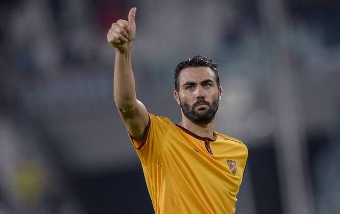 Fußball, CL, Juventus Turin - FC Sevilla Italy: Juventus FC v Sevilla FC - UCL Vicente Iborra gestures during the Uefa Champions League football match between Juventus FC and Sevilla FC. The final result of the match was 0-0.  NicolòxCampox xPacificxPress