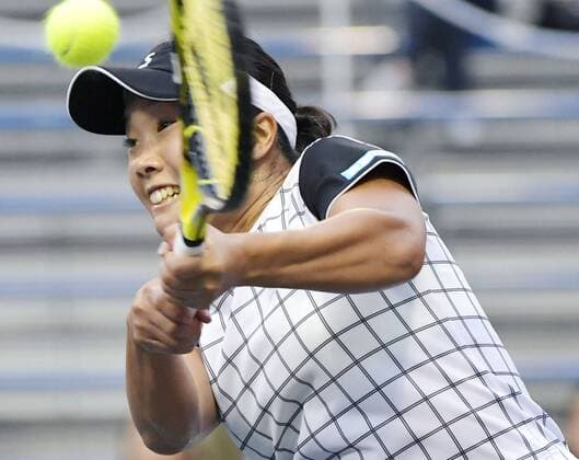 Tennis: Nara advances to Japan Women s Open q finals Japan s Kurumi Nara returns a shot to Yulia Putintseva of Kazakhstan in the second round of the Japan Women s Open tennis tournament at Tokyo s Ariake Tennis Forest Park on Sept. 15, 2016. Nara won 6-2, 6-2. 