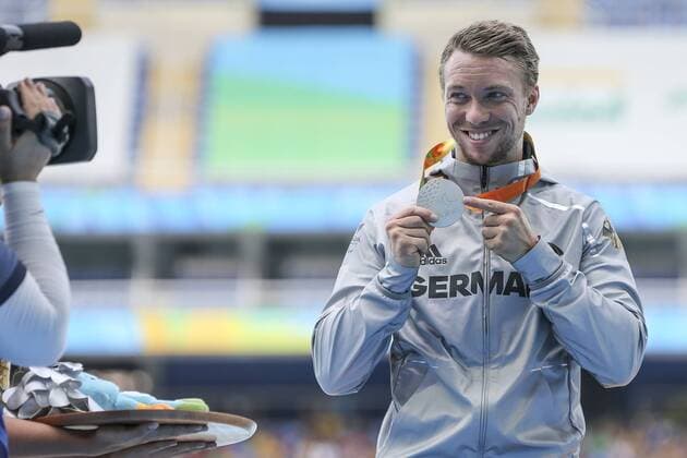 Bilder des Tages - SPORT Rio Paralympics 2016, 400m Herren T44, David Behre gewinnt Silber Rio 2016 Paralympic Games; Rio de Janeiro, 15.09.2016 Silber fuer David Behre (GER TSV Bayer 04 Leverkusen) waehrend der Rio 2016 Paralympic Games am 15.09.2016 im Olympic Stadium in Rio de Janeiro (Brazil). Foto: Beautiful Sports Axel Kohring Silver medal for David Behre (GER TSV Bayer 04 Leverkusen) during the Rio 2016 Paralympic Games at Olympic Stadium, Rio de Janeiro (Brazil) on 2016-09-15. Photo: Beautiful Sports Axel Kohring xakx