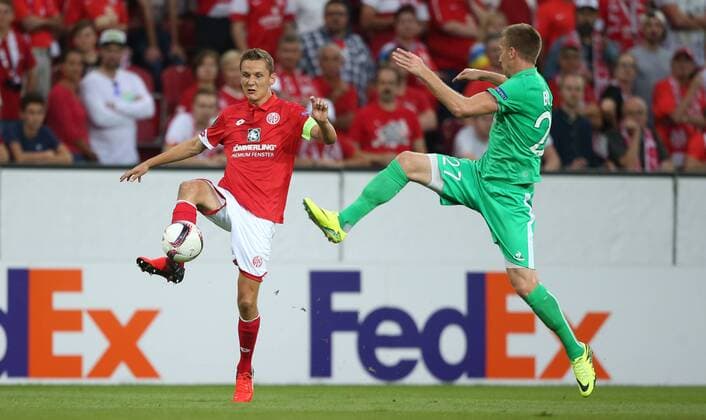 UEFA Europa League, 1. FSV Mainz 05 - AS St. Etienne, 1. Spieltag, Gruppenphase, Gruppe C, Saison 2016 2017 , 15.09.2016 in Mainz (GER), xmdx, Niko BUNGERT (26, Mainz 05), Robert BERIC (27, St. Etienne) 1. FSV Mainz 05 - AS St. Etienne