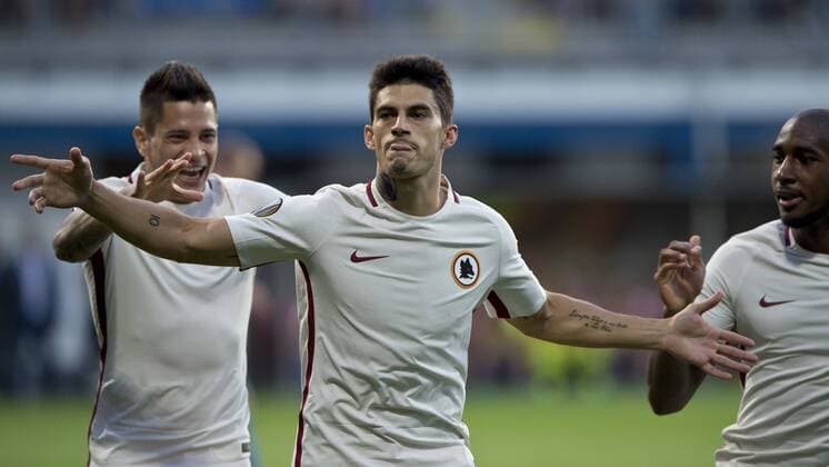 Diego Perotti (Roma) celebrates with his teammates during the European Football League group E, 1st round match FC Viktoria Pilsen vs AS Roma, in Prague, Czech Republic, on Thursday, September 15, 2016. (CTKxPhoto MichalxKamaryt) CTKPhotoP201609150861701  kmt