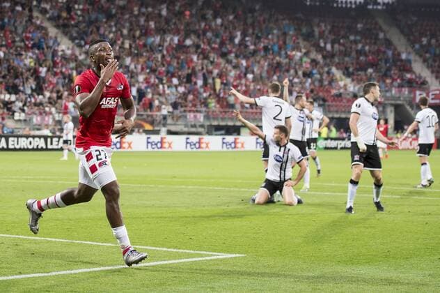 Fred Friday of AZ Alkmaar think he scoredduring the UEFA Europa League group D match between AZ Alkmaar and Dundalk FC on September 15, 2016 at the AFAS stadium in Alkmaar, The Netherlands. AZ Alkmaar v Dundalk UEFA Europa League 2016 2017 xVIxGerritxvanxKeulenxIVx 6222459