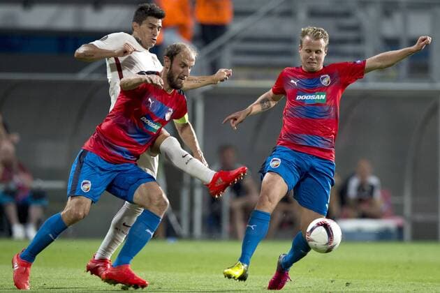 Roman Hubnik (Pilsen), from left, Diego Perotti (Roma) and David Limbersky (Pilsen) in action during the UEFA Europe League, group E, 1st round match FC Viktoria Pilsen vs AS Roma, in Prague, Czech Republic, on Thursday, September 15, 2016. (CTKxPhoto MichalxKamaryt) CTKPhotoP201609150923601  kmt 8