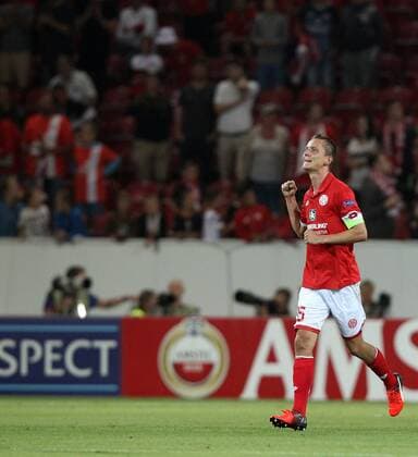 Bilder des Tages - SPORT v.li.: Niko Bungert (1. FSV Mainz 05) mit Torjubel, celebrate the goal, goal celebration, Jubel über das Tor 1:0 , Fussball, UEFA Europa League, 1. FSV Mainz 05 - AS Saint-Etienne, xmrx