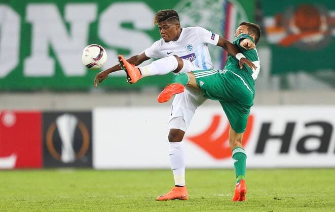 SOCCER - EL, Rapid vs Genk VIENNA,AUSTRIA,15.SEP.16 - SOCCER - UEFA Europa League, group stage, SK Rapid Wien vs KRC Genk. Image shows Leon Bailey (Genk) and Thomas Schrammel (Rapid). Keywords: Wien Energie. GEPAxpictures xPhilippxBrem