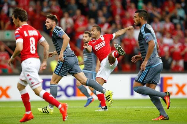 Standard s Matthieu Dossevi (C) scores the 1-0 goal during a soccer game between Belgian team Standard de Liege and Spanish club Real Club Celta de Vigo in Liege, Thursday 15 September 2016, the first game of the group stage of the Europa League competition in group G. BRUNOxFAHY  x04932750x