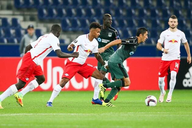 SOCCER - EL, RBS vs Krasnodar SALZBURG,AUSTRIA,15.SEP.16 - SOCCER - UEFA Europa League, group stage, Red Bull Salzburg vs FK Krasnodar. Image shows Valentino Lazaro (RBS) and Odil Akhmedov (Krasnodar). GEPAxpictures xFelixxRoittner