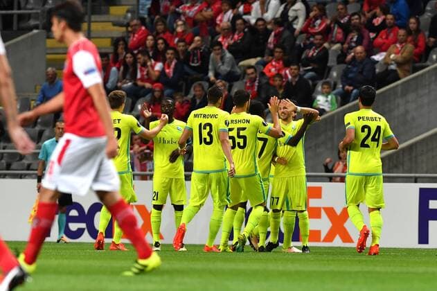Gent s Danijel Milicevic (2R) celebrates with his teammates after scoring during a soccer game between Portuguese club SC Braga and Belgian team KAA Gent in Braga, Portugal, Thursday 15 September 2016, the first game of the group stage of the Europa League competition in group H. LUCxCLAESSEN  x04932767x