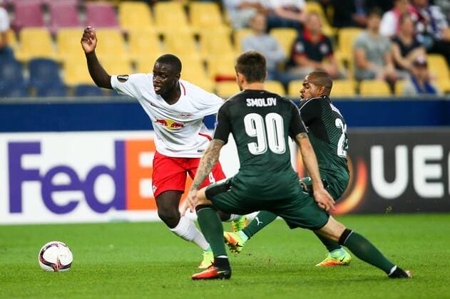 SOCCER - EL, RBS vs Krasnodar SALZBURG,AUSTRIA,15.SEP.16 - SOCCER - UEFA Europa League, group stage, Red Bull Salzburg vs FK Krasnodar. Image shows Dayot Upamecano (RBS), Fedor Smolov and Joaozinho (Krasnodar). GEPAxpictures xFelixxRoittner