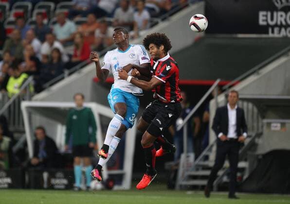 15.09.2016, Fussball UEFA Europa League, 2016 17, Gruppenphase 1. Spieltag, OGC Nizza - FC Schalke 04, Breel Embolo (Schalke), li., gegen Dante (OGC Nizza)