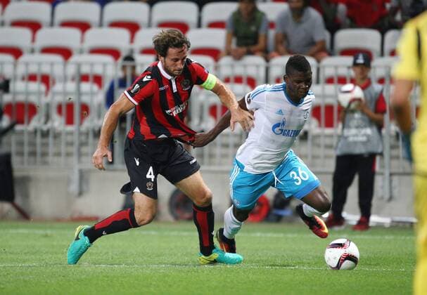 15.09.2016, Fussball UEFA Europa League, 2016 17, Gruppenphase 1. Spieltag, OGC Nizza - FC Schalke 04, Breel Embolo (Schalke), re., gegen Paul Baysse (OGC Nizza)