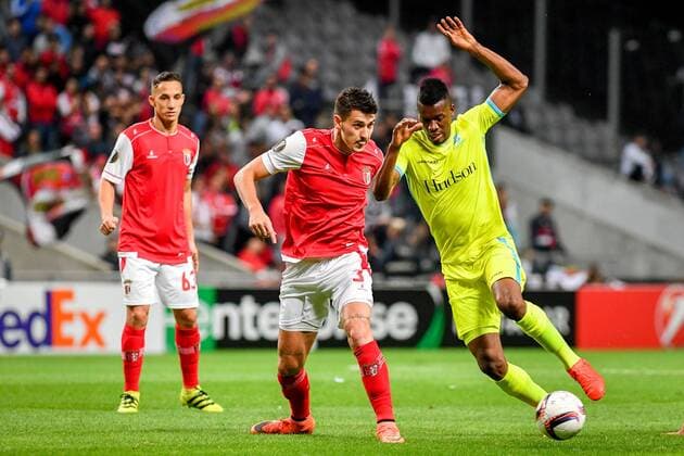 Gent s Kalifa Coulibaly (R) pictured in action during a soccer game between Portuguese club SC Braga and Belgian team KAA Gent in Braga, Portugal, Thursday 15 September 2016, the first game of the group stage of the Europa League competition in group H. LUCxCLAESSEN  x04932928x