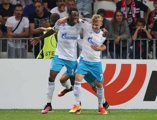 Fußball, EL, OGC Nizza - Schalke 04 15.09.2016, Fussball UEFA Europa League, 2016 17, Gruppenphase 1. Spieltag, OGC Nizza - FC Schalke 04, Jubel (v.li.), Abdul Rahman Baba (Schalke 04), Max Meyer (Schalke 04)