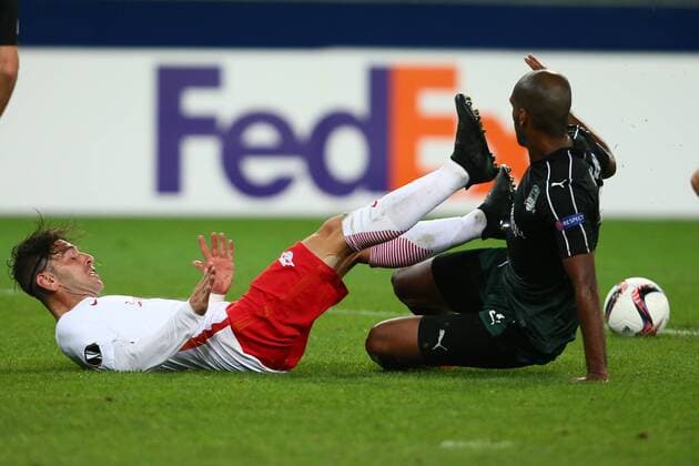 SOCCER - EL, RBS vs Krasnodar SALZBURG,AUSTRIA,15.SEP.16 - SOCCER - UEFA Europa League, group stage, Red Bull Salzburg vs FK Krasnodar. Image shows Jonatan Soriano (RBS) and Naldo (Krasnodar). GEPAxpictures xFelixxRoittner