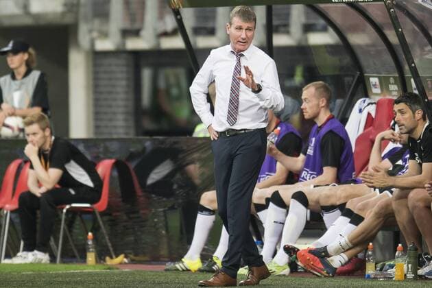 coach Stephen Kenny of Dundalk FCduring the UEFA Europa League group D match between AZ Alkmaar and Dundalk FC on September 15, 2016 at the AFAS stadium in Alkmaar, The Netherlands. AZ Alkmaar v Dundalk UEFA Europa League 2016 2017 xVIxGerritxvanxKeulenxIVx 6224003