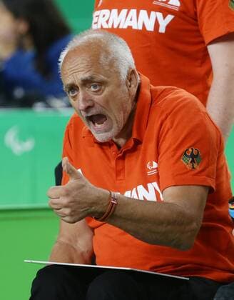 Bilder des Tages - SPORT Rio de Janeiro , Paralympics , Rollstuhlbasketball Halbfinale , Deutschland vs. Niederlande , Trainer Holger Glinicki ( GER )