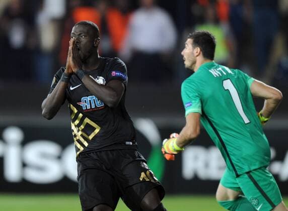Osmanlispor s Badou Ndiaye Steau Bucharest s during Florin Nita the UEFA Europe League at Osmanli Stadium, Ankara, September 15th, 2016. (  Copyright: HikmetxSaatcix-xDepoxPhotos 15501410