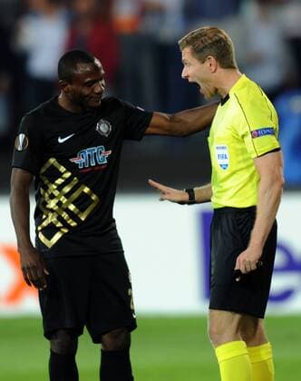 Umar Aminu and referee Tobias Welz (Germany)... Osmanlispor (TUR) - Steau Bucharest (ROM) match, the UEFA Europe League at Osmanli Stadium, Ankara, September 15th, 2016. (  Copyright: HikmetxSaatcix-xDepoxPhotos 15501416