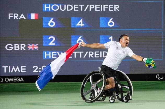 15.09.2016, Olympic Tennis Centre, Rio de Janeiro, BRA, Rio 2016, Paralympische Sommerspiele, Rollstuhl Tennis, im Bild Stephane Houdet and Nicolas Peifer (out of frame) of France celebrate after winning against Alfie Hewett (out of frame) and Gordon Reid (out of frame) of the UK in the Tennis Men s Doubles Gold Medal Match during the Wheelchair Tennis of the 2016 Rio Summer Paralympics at the Olympic Tennis Centre in Rio de Janeiro, Brazil on 2016 09 15. Rio de Janeiro  EP_slo  