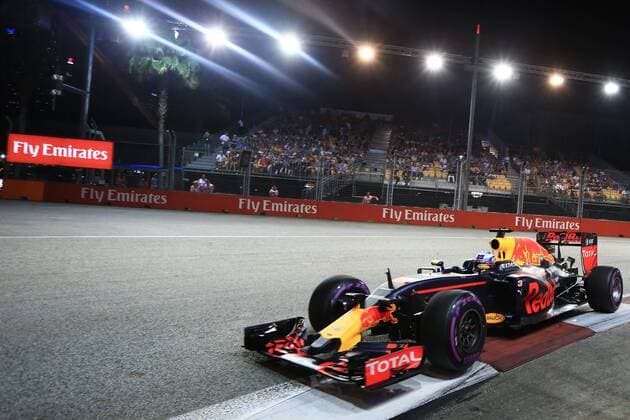 17.09.2016. Marina Bay Street Circuit, Singapore. Qualification Day of 2016 Singapore F1 Grand Prix Night Race, Sept. 17th, 2016. Red Bull Racing RB12 & x2013; Daniel Ricciardo takes 2nd grid spot for tomorrows race xLeannexBoonx  ActionPlus11790938