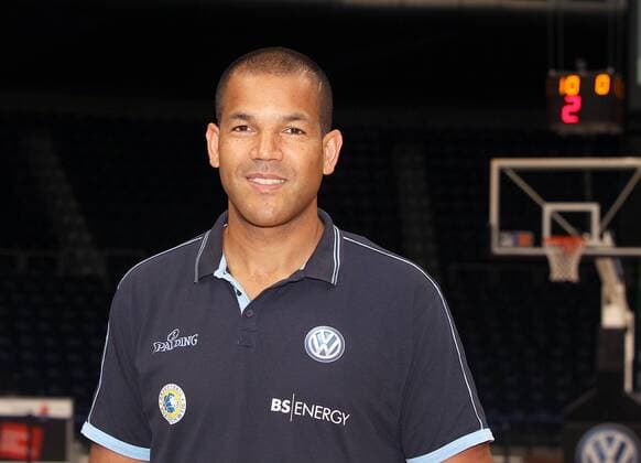 Assistant Coach Stephen Arigbabu (Basketball Loewen Braunschweig)