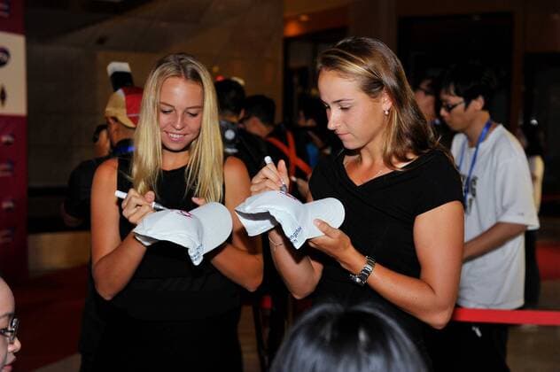Anett Kontaveit of Estonia, left, and Denisa Allertova of Czech Republic attend the welcome party of the 2016 WTA Tennis Damen Guangzhou Open tennis tournament in Guangzhou city, south China s Guangdong province, 19 September 2016. Tennis stars glam up welcome party for 2016 Guangzhou Open tennis tournament  20160920_47169