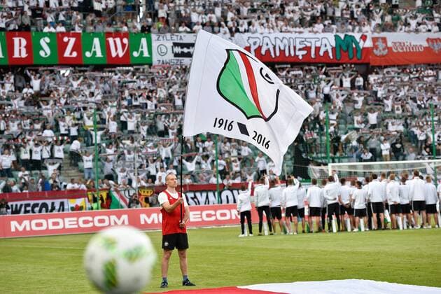 Ekstraklasa Polen Fußball 2016 2017 Legia Warschau - Zaglebie Lubin flaga trybuna zyleta Fan flag tribune Fan,  20160918_0014-j
