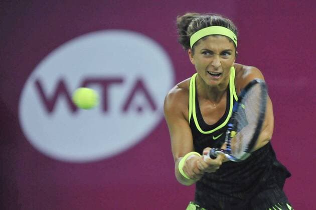 GUANGZHOU, CHINA - SEPTEMBER 20: Sara Errani of Italy returns a shot during the first round match against Han Xinyun of China on day two of 2016 WTA Tennis Damen Guangzhou Open Singles at Guangdong Olympic Tennis Centre on September 20, 2016 in Guangzhou, Guangdong Province of China.  CFP492388645 