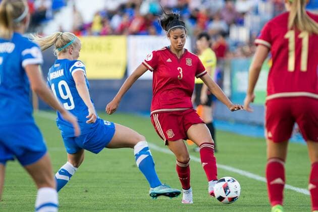 Fußball, Damen, EM Quali, Spanien - Finnland Finland s Adelina Engman and Spain s Leila Ouahabi during the match of European Women s Championship 2017 at Leganes, between Spain and Finland. September 20, 2016.  (20160920002)