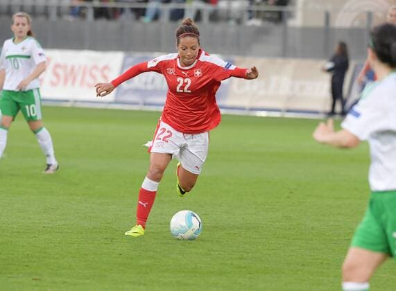 Fußball, Damen, EM Quali, Schweiz - Nordirland 20.09.2016 Biel,Schweiz Fussball Frauen Saison 2016 2017 EM - Qualiikationsspiel Schweiz-Nordirland Bid zeigt Vanessa Berneuer (SUI) beim Torschuss Einzelbild Aktion Einzelbild 