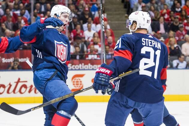USA s Ryan McDonagh Jubel med Derek Stepan efter han gjort 0-1 Kanada - USA World Cup of Hockey Nationalteam Länderspiel Eishockey Toronto.  Copyright: LUDVIGxTHUNMAN BB160921LT001