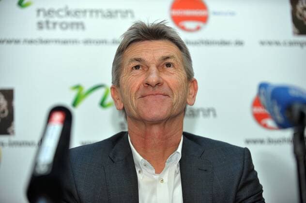pressekonferenz Klaus Augenthaler neuer Trainer Sportverein Donaustau bei Regensgurg, Bayern 18.02.2016