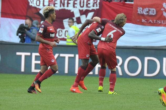 21.09.2016, xtkx, Fussball 2.Bundesliga, 1. FC Kaiserslautern - Dynamo Dresden, emspor, v.l. Philipp Mwene (Kaiserslautern), Zoua Daogari (Kaiserslautern), Alexander Ring (Kaiserslautern) , Kaiserslautern