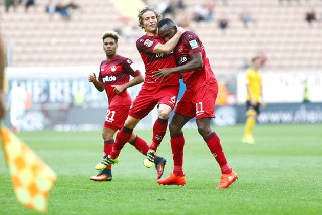 Jacques Zoua (1.FC Kaiserslautern) bejubelt seinen Treffer zum 1:0 mit Alexander Ring (1.FC Kaiserslautern), 1.FC Kaiserslautern vs SG Dynamo Dresden, Fussball, 2. Bundesliga, 21.09.2016, Foto Neis Eibner Kaiserslautern Copyright: xNeis xEibner-Pressefotox EP_ans