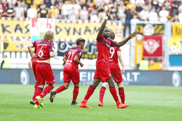Jacques Zoua (1.FC Kaiserslautern) bejubelt seinen Treffer zum 1:0, 1.FC Kaiserslautern vs SG Dynamo Dresden, Fussball, 2. Bundesliga, 21.09.2016, Foto Neis Eibner Kaiserslautern Copyright: xNeis xEibner-Pressefotox EP_ans