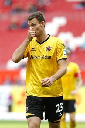 Florian Ballas (SG Dynamo Dresden) fasst sich an die Nase, 1.FC Kaiserslautern vs SG Dynamo Dresden, Fussball, 2. Bundesliga, 21.09.2016, Foto Neis Eibner Kaiserslautern Copyright: xNeis xEibner-Pressefotox EP_ans