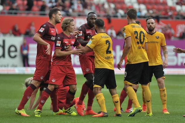 21.09.2016, xtkx, Fussball 2.Bundesliga, 1. FC Kaiserslautern - Dynamo Dresden, emspor, v.l. Patrick Ziegler (Kaiserslautern) , Alexander Ring (Kaiserslautern) , Akaki Gogia (Dresden) , Stefan Kutschke (Dresden) , Kaiserslautern